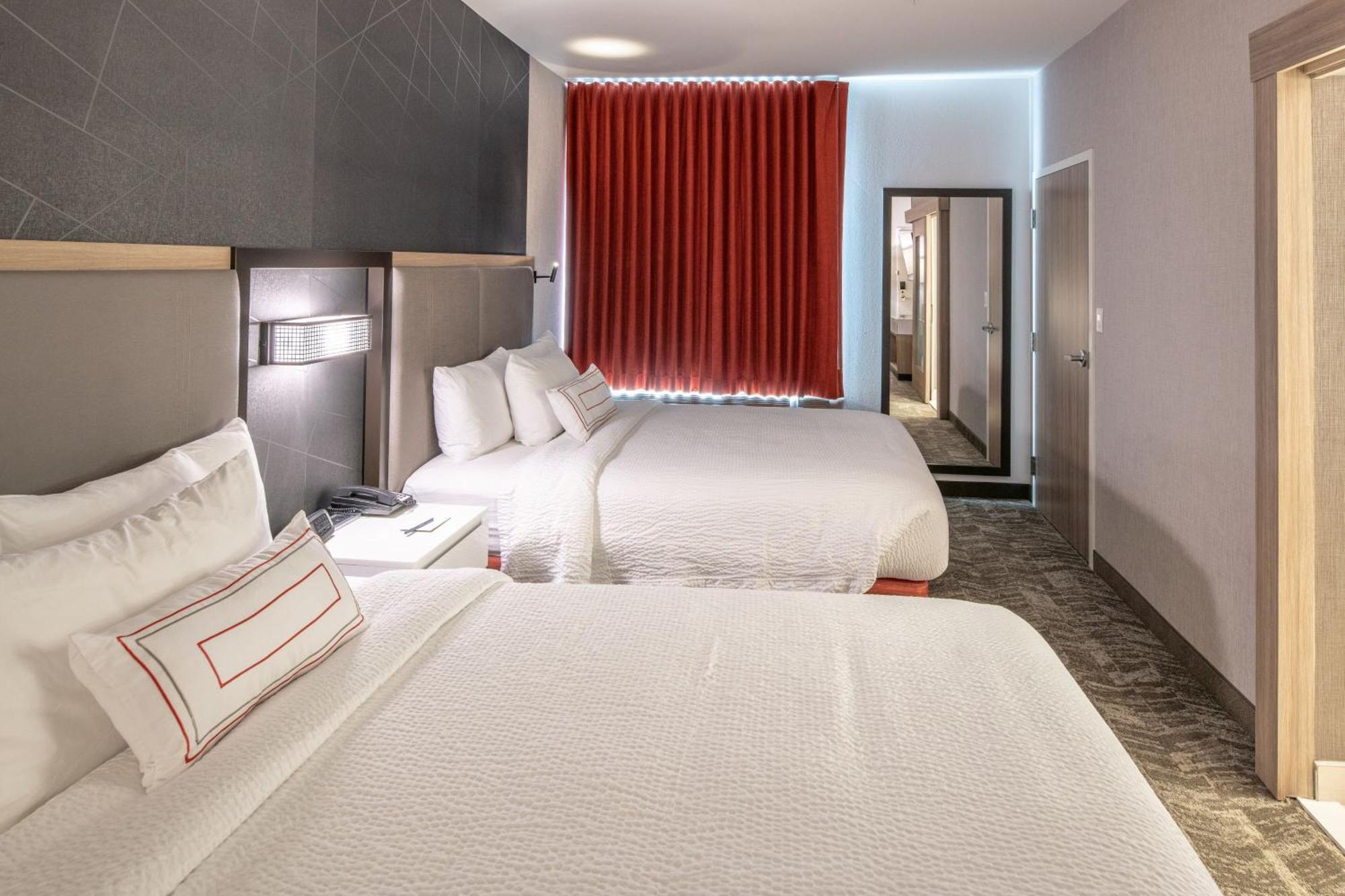 สปริงฮิลล์ สวีท ดัลลัส เซ็นทรัล เอ็กซ์เพรสเวย์ Hotel ภายนอก รูปภาพ